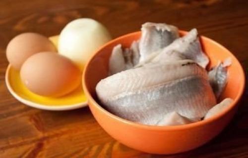 Форшмак.  Ингредиенты:  Сельдь соленая 400 г. 01