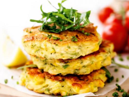 Оладьи из кабачков с сыром и чесноком. Оладьи из кабачков с сыром и чесноком.