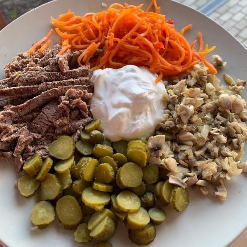 Салат вкусный и сытный безумно!