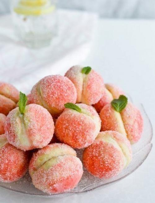 Пирожное Персики с начинкой маскарпоне.