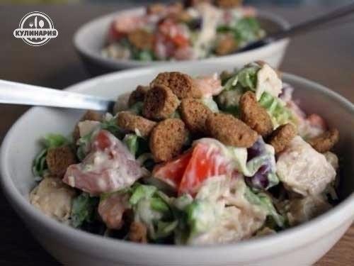 Салат с фасолью и куриной грудкой.