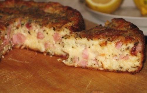 Сырный кекс с ветчиной и пряностями.