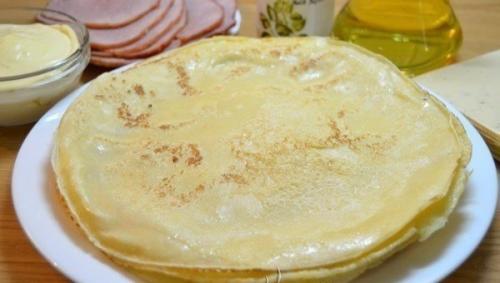 Блинные рулетики с начинкой из ветчины и сыра. 04