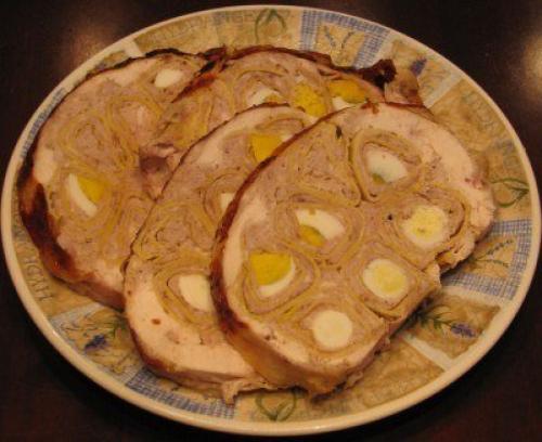 Курица, фаршированные блинчиками свининой и яйцами. 05