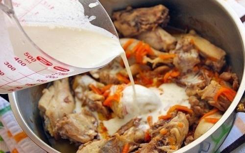 Курочка в молочно - сметанном соусе. 04