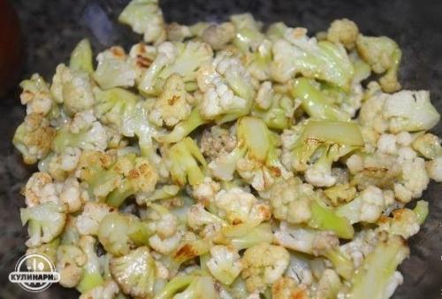 Открытый мясной пирог из картофельного теста.