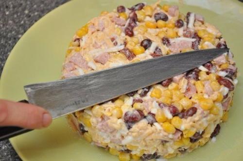 Салат с чесночными сухариками. 06