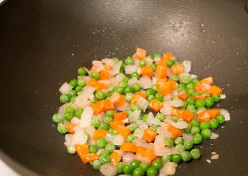 Рис с курицей на сковороде. 03