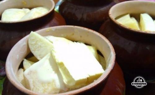 Картошка, тушенная с мясом в горшочке. 05