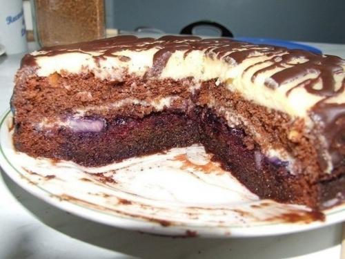 Шоколадный торт с заварным кремом.