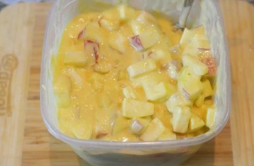 Яблочная шарлотка.  Ингредиенты: 05