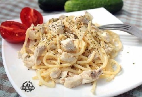 Спагетти с крицей в сливочном соусе.