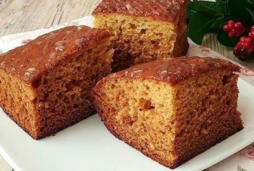 Этот пирог легко готовится, получается невероятно ароматным, и очень - очень пышным и мягким!  