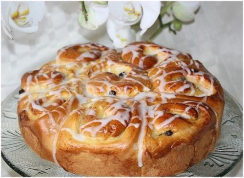 Булочки - бриоши с кремом патисьер.