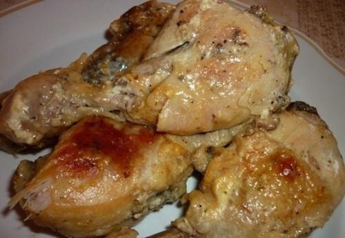 Курица тушеная в сметане.