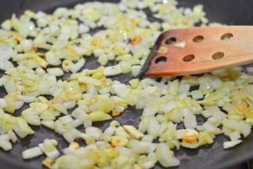 Соус болоньезе.  Ингредиенты: 02