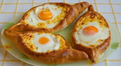 Сытные хачапури.  Ингредиенты: