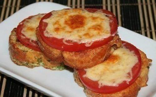Гренки с помидорами и сыром? 
