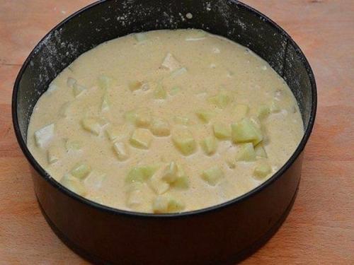 Яблочная шарлотка. Воздушная, сладкая, прямо тает во рту. 01