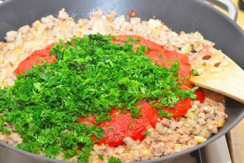 Соус болоньезе.  Ингредиенты: 04