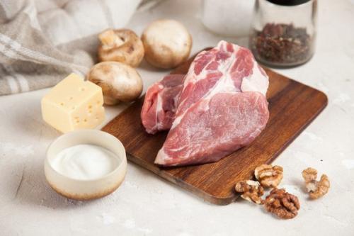 Свинина под сырной корочкой. 01