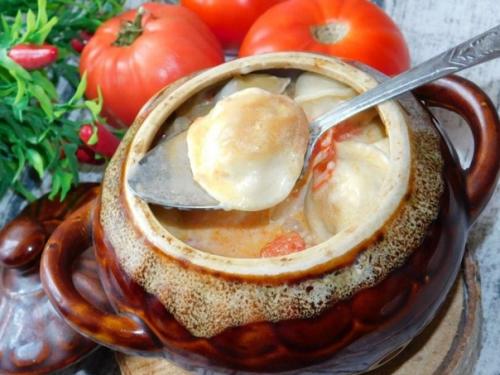 Пельмени в духовке с овощами.

