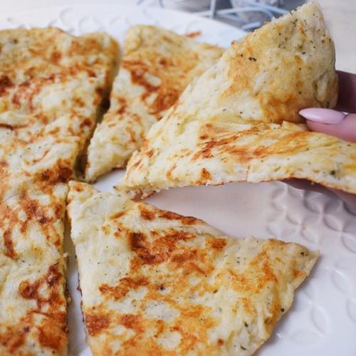 Сырная лепешка. Лепешка с сыром.