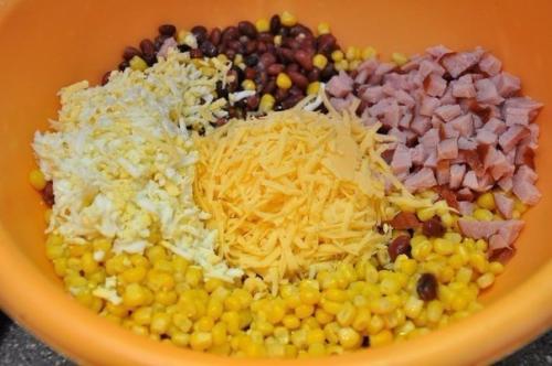 Салат с чесночными сухариками. 05