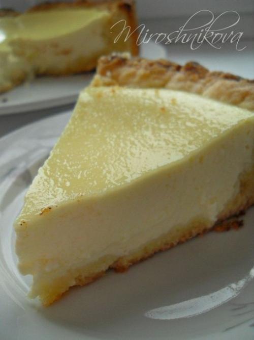 Ванильный сметанник.  Похоже на чизкейк, но более воздушный, нежный, мягкий. 01