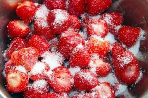 Торт Клубника.   Ингредиенты: 04