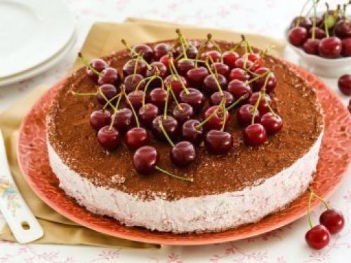 Творожно - ягодный торт (без выпечки.