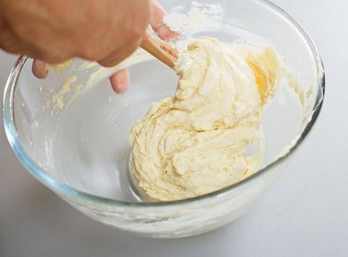 Творожные пончики в сахарной пудре. 01