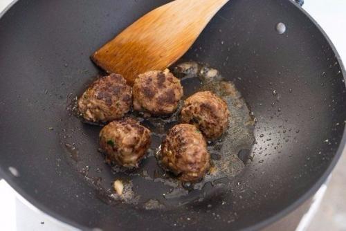 Быстрые тефтели в остром томатном соусе. 07