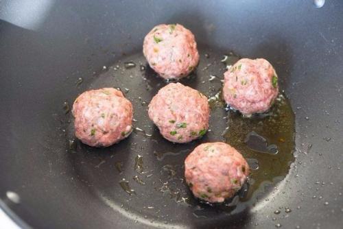 Быстрые тефтели в остром томатном соусе. 04