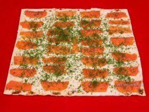 Рулетики из лаваша с семгой и ветчиной. 02