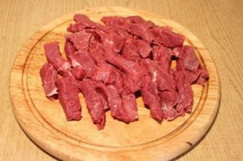 Бефстроганов.  Ингредиенты:   Говядина - 700 г. 02