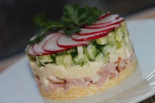 Салат с курицей и яблоком?