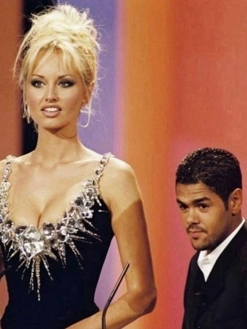 Лишь в том случае, если вам кажется, что это изображение отредактировано в фотошопе, то мы вынуждены вас разубедить - это действительно не так. 01