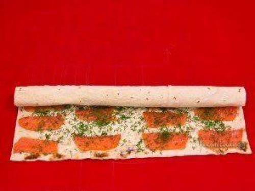 Рулетики из лаваша с семгой и ветчиной. 04