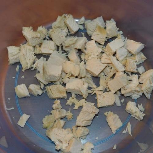 Салат с грибами, курицей и кукурузой. 01