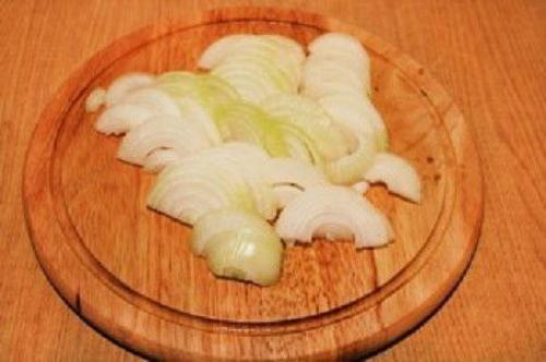 Бефстроганов.  Ингредиенты:   Говядина - 700 г. 01