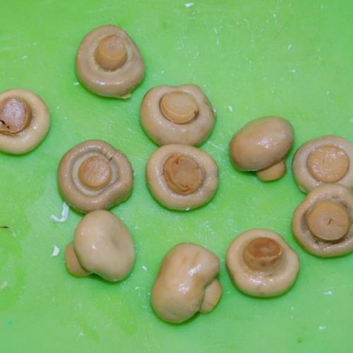 Салат с грибами, курицей и кукурузой. 02