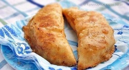 Чебуреки крымские.  Ингредиенты: