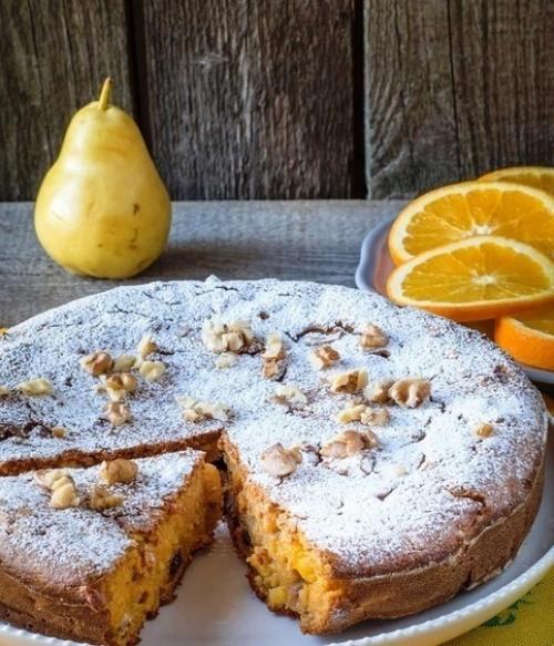 Постный пирог с грушами и овсяными хлопьями.