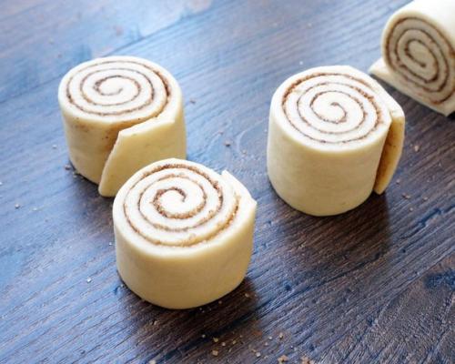 Ароматные булочки с корицей и сливочным кремом. 04