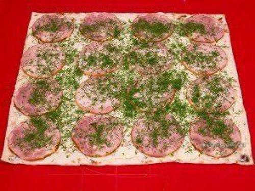 Рулетики из лаваша с семгой и ветчиной. 03