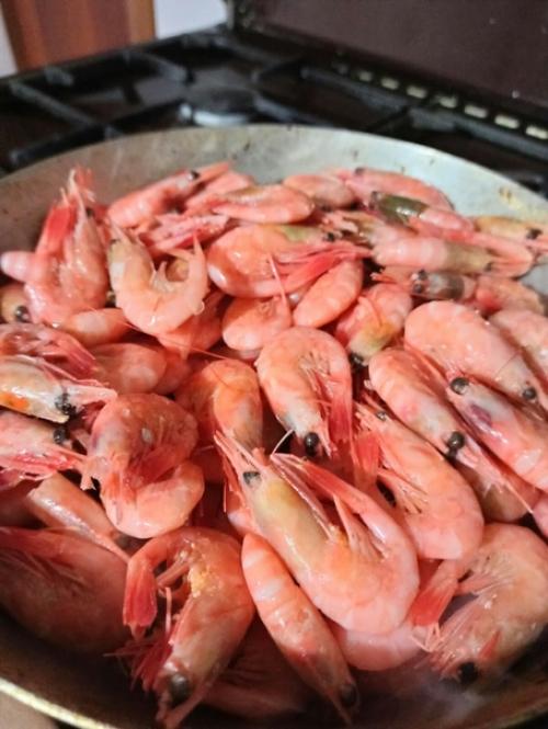 Жаренные креветки под соевым соусом.