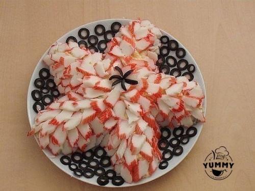Салат из крабовых палочек.

