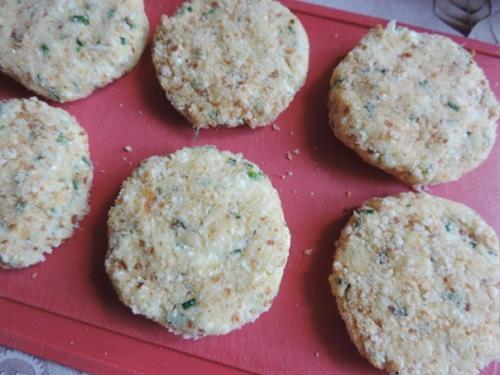 Картофельно - творожные лепешки с зеленью. 04