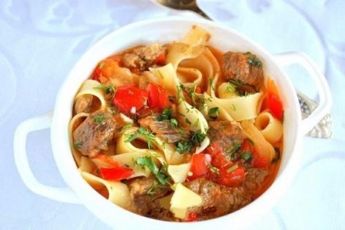 Вкуснейший лагман?   Лагман - популярное среднеазиатское национальное блюдо, а если точнее, то просто густой суп.